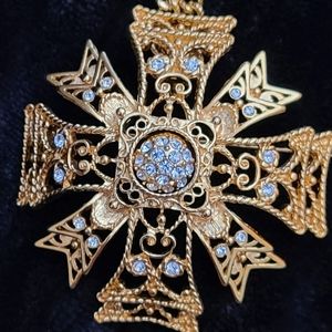 VINTAGE BROOCH, NECKLACE AND MATCHING EARRINGS